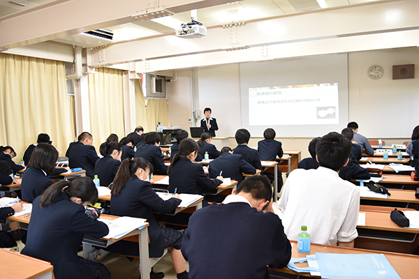 国際学院高校１年生の大学見学会を実施しました。