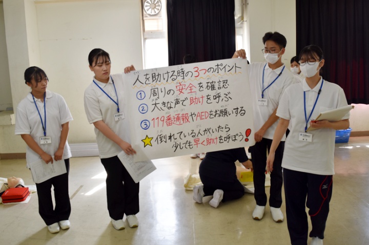 救急蘇生実演の様子1