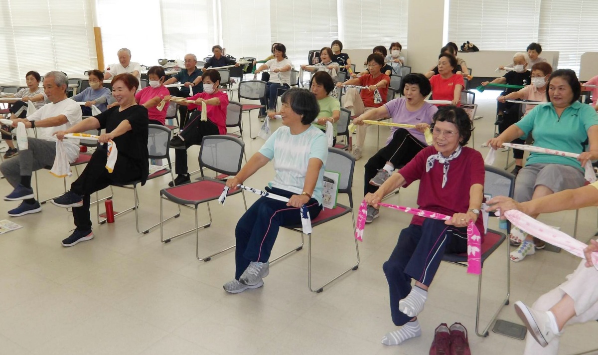 手ぬぐい体操の様子