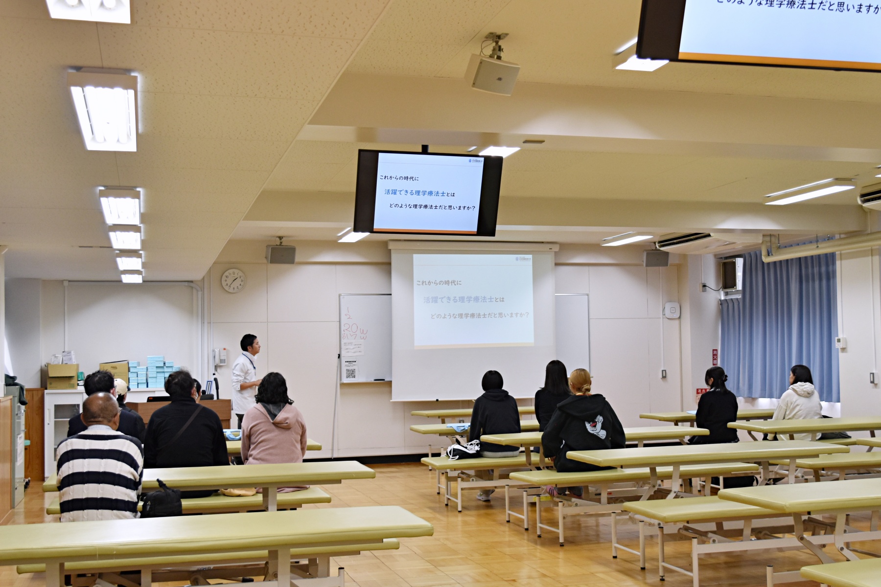 理学療法学科の学科説明の様子