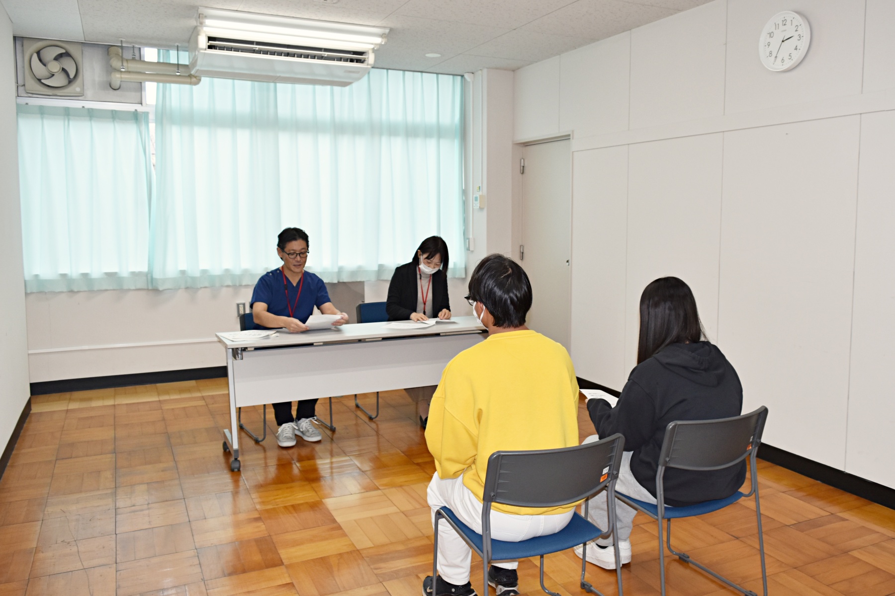 面接室の見学の様子