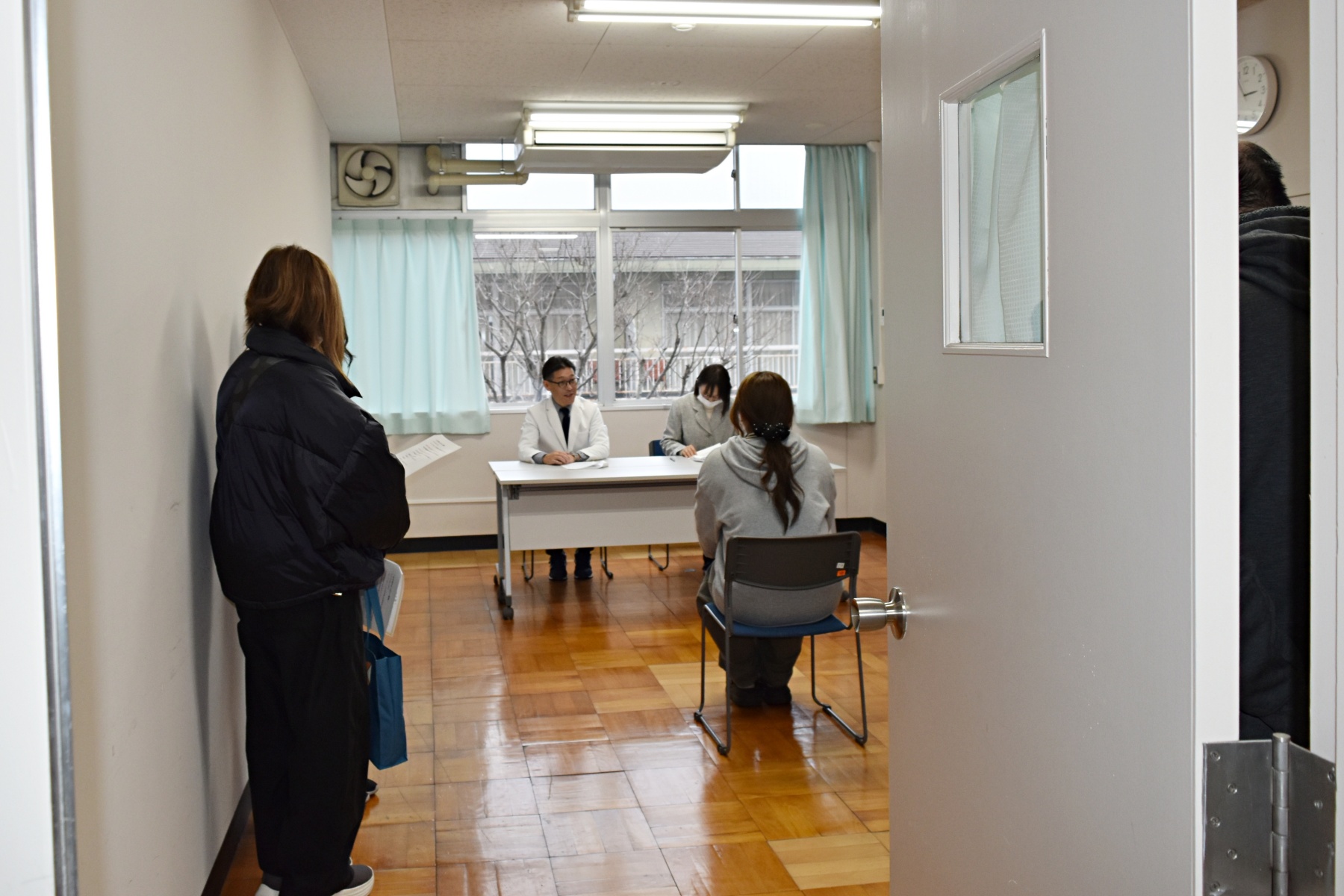試験室見学・模擬面接の様子