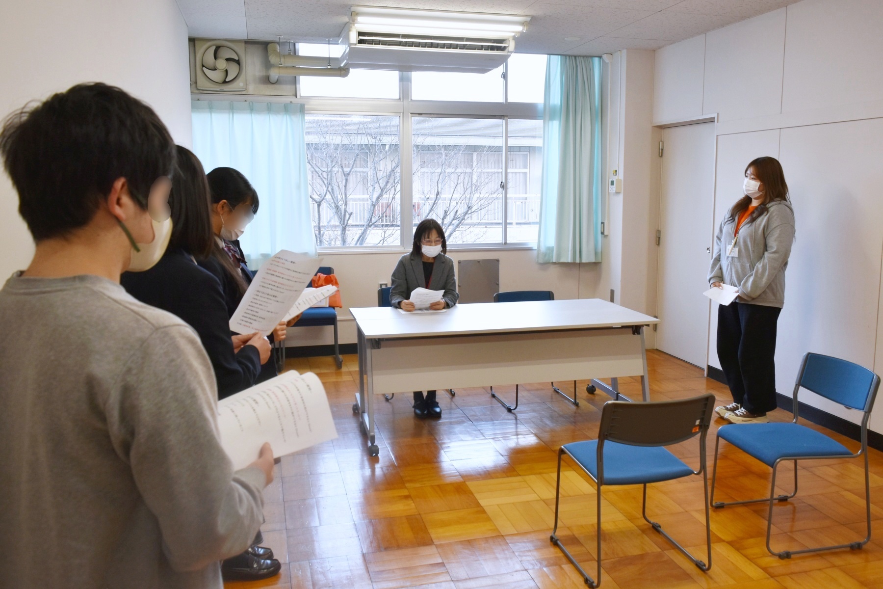 試験室見学・模擬面接の様子